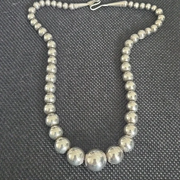 Vintage Sterling Silver Graduated Bead Necklace - Picture 7 of 8